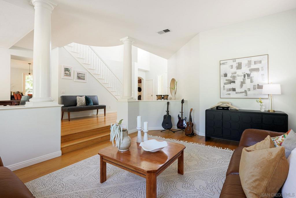 MLS #250033578SD img 6