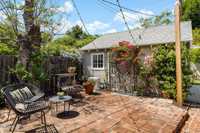 1807 New York Drive, Altadena CA: https://media.crmls.org/mediaz/e2ab9f22-a3c8-4002-9164-d5ef397c115d.jpg