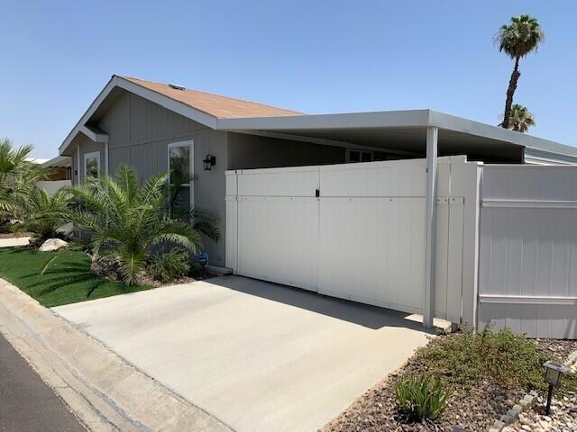 31 Paseo Laredo North, Cathedral City CA: https://media.crmls.org/mediaz/e2abf4d1-2456-4421-a074-35215a1dee6a.jpg