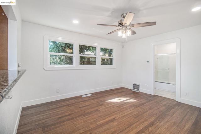 515 W 9Th St, Antioch CA: https://media.crmls.org/mediaz/e2ac4a62-8a53-4dc7-8a5a-796347fdd5fe.jpg