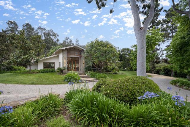 5041 El Secreto, Rancho Santa Fe CA: https://media.crmls.org/mediaz/e2acc015-5741-420d-a6bd-bf6736d4bd76.jpg