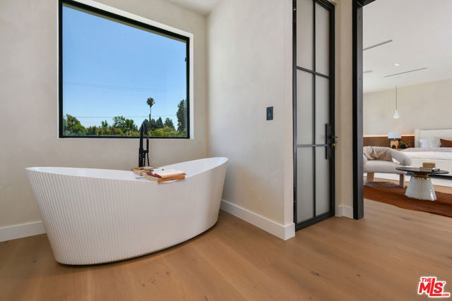 112 S Valley Street, Toluca Lake CA: https://media.crmls.org/mediaz/e2ad05bb-503e-4df8-9245-e19705880ee3.jpg