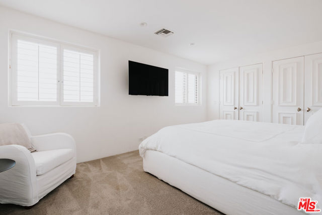 23614 Malibu Colony Road, Malibu CA: https://media.crmls.org/mediaz/e2ad7ebf-b00f-4ec6-8c09-0df3fe6380a5.jpg