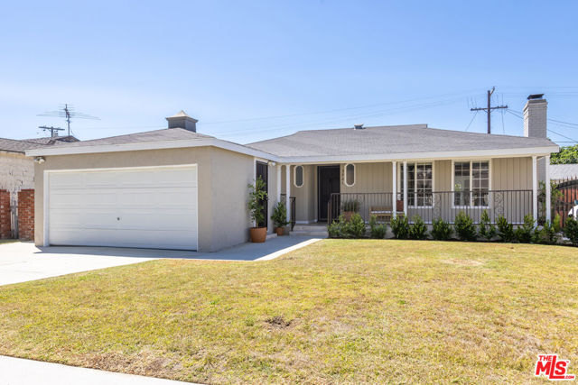 3921 S Victoria Avenue, Los Angeles CA: https://media.crmls.org/mediaz/e2adbace-08b9-4d6c-bdbd-83700ee665fc.jpg