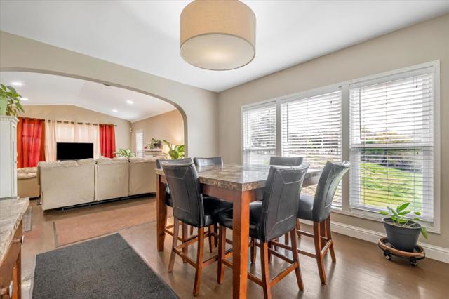 8245 Golf Links Road, Oakland CA: https://media.crmls.org/mediaz/e2adbb25-847a-4e0a-bcc8-7a1d5f112425.jpg