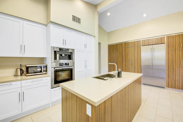 47 KITCHEN MLS SIZE
