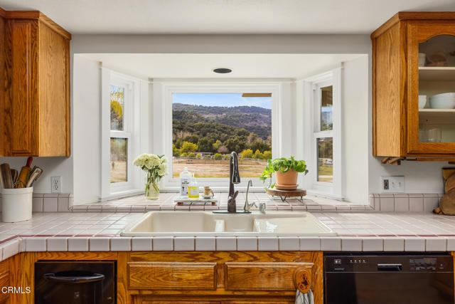 11144 Ojai Santa Paula Road, Ojai CA: https://media.crmls.org/mediaz/e2ae98ec-202c-47c5-8c76-48d8695e0fa8.jpg