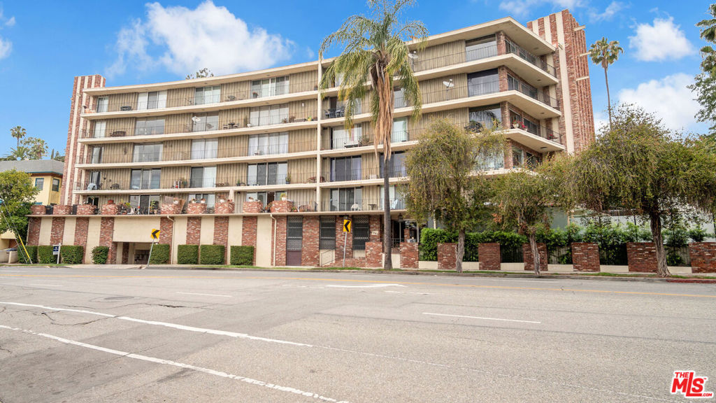 2260 N Cahuenga Boulevard #106