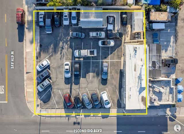 339 S Escondido Boulevard, Escondido CA: https://media.crmls.org/mediaz/e2af5032-c0b9-40fe-9ac4-7674fa019618.jpg