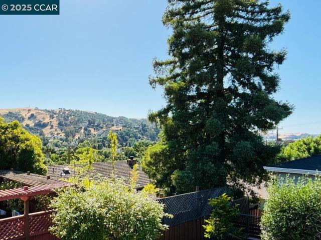 1011 Harbor View Dr, Martinez CA: https://media.crmls.org/mediaz/e2b067e0-31bd-4dc7-8de7-ef031d17f5fb.jpg