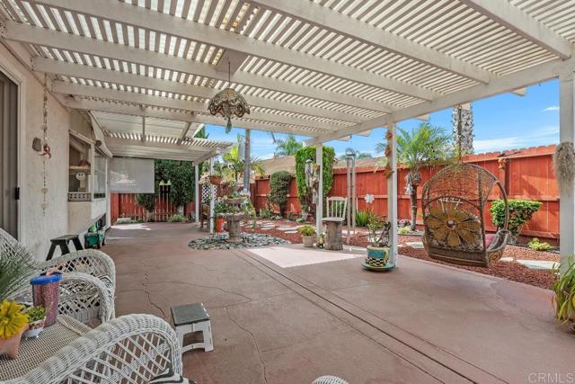 2175 Castilla Way, Oceanside CA: https://media.crmls.org/mediaz/e2b0a7d2-5088-40c8-b317-ef1bf72f7e5b.jpg