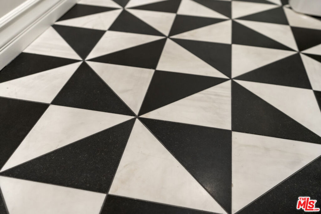 https://media.crmls.org/mediaz/e2b0c537-8c13-4617-b392-3a7633ba511d.jpg?preset=X-Large