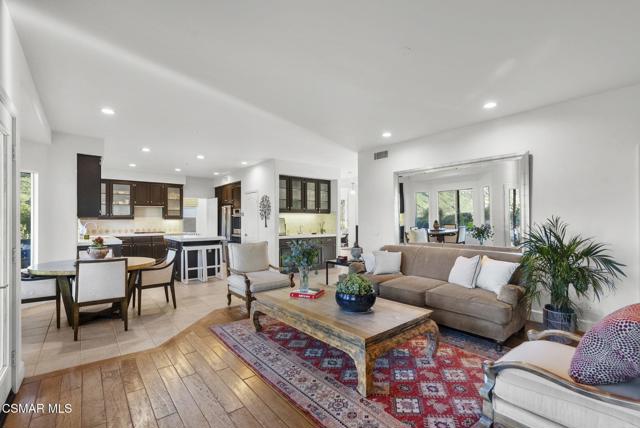 29845 Vista Del Arroyo, Agoura Hills CA: https://media.crmls.org/mediaz/e2b1d38c-0475-4ed6-8ec9-54dd2a4a5d0d.jpg