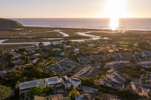 12994 Via Esperia, Del Mar CA: https://media.crmls.org/mediaz/e2b25718-f1cc-4093-ab93-1c74f3651e7f.jpg