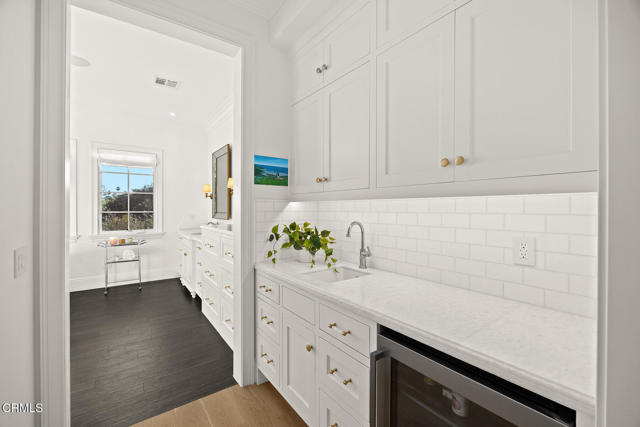 2060 Windover Road, Pasadena CA: https://media.crmls.org/mediaz/e2b3295b-120a-4d10-96ab-b6654cf13d73.jpg