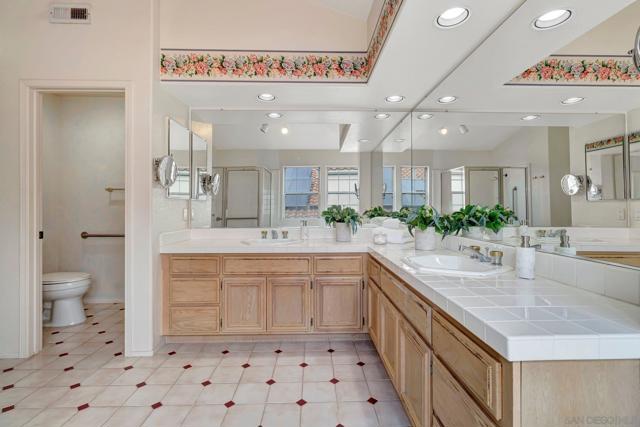 11515 Corte Playa Las Brisas, San Diego CA: https://media.crmls.org/mediaz/e2b3fdc1-268b-4431-bd8f-40296e6c01be.jpg