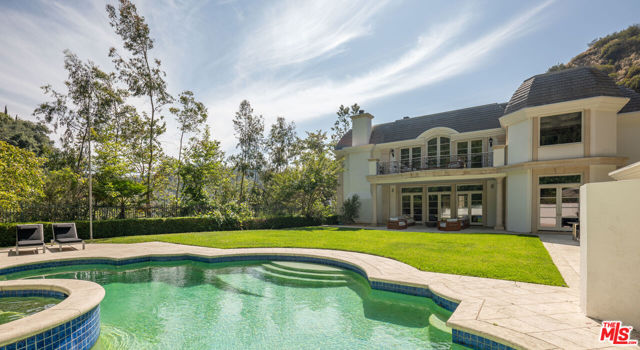10509 Vestone Way, Los Angeles CA: https://media.crmls.org/mediaz/e2b483d6-c5d2-48c1-907e-0a9181cac5be.jpg