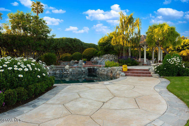 1816 Brittany Park Road, Camarillo CA: https://media.crmls.org/mediaz/e2b4e167-9f92-44ec-8534-4129760658f8.jpg