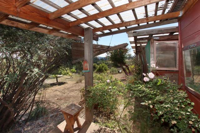 46 Valley View Road, Watsonville CA: https://media.crmls.org/mediaz/e2b50d8d-c30e-4a2b-bbda-79fdf4a42804.jpg