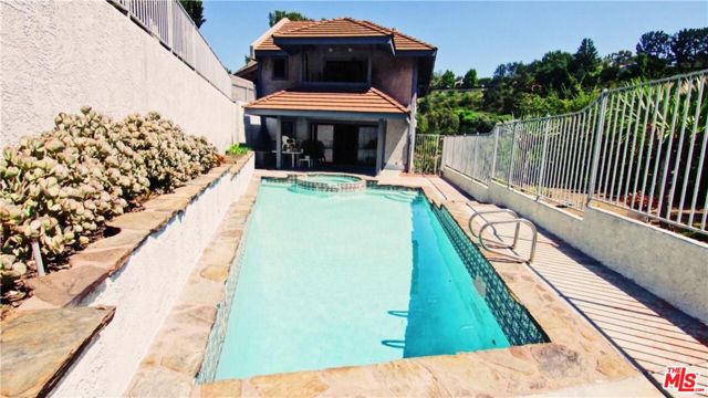 9819 Curwood Place photo 2