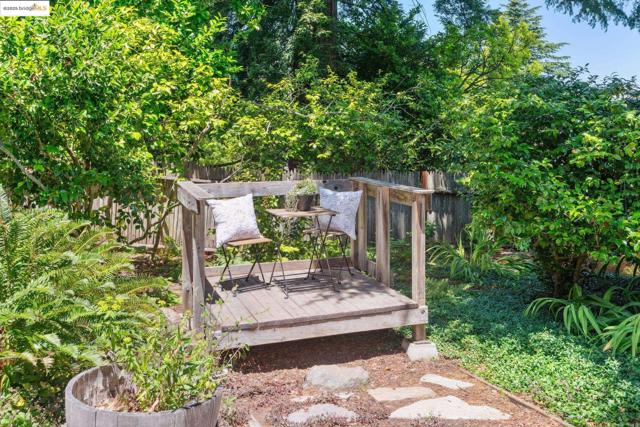1023 Overlook Rd, Berkeley CA: https://media.crmls.org/mediaz/e2b551fe-a2f2-4e44-be41-082621cf3f87.jpg