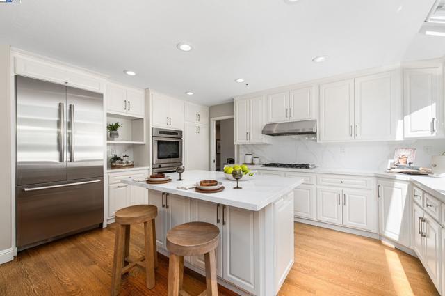 1398 Benedict Ct, Pleasanton CA: https://media.crmls.org/mediaz/e2b56927-5471-48d6-9c5c-3c9602ff342e.jpg