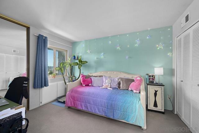 10400 caminito Cuervo, San Diego CA: https://media.crmls.org/mediaz/e2b57042-5e82-485a-a200-1d67234be5b6.jpg