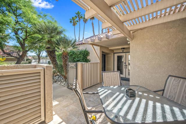 312 Forest Hills Drive, Rancho Mirage CA: https://media.crmls.org/mediaz/e2b584c2-7938-4fd1-a144-53243bdbf388.jpg