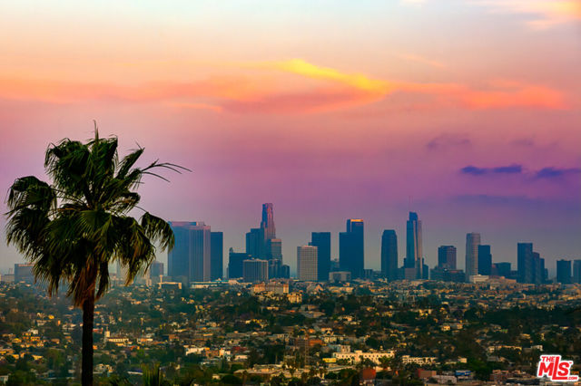 4733 Bonvue Avenue, Los Angeles CA: https://media.crmls.org/mediaz/e2b58b49-7e86-4dfc-95fe-3cae811e7414.jpg