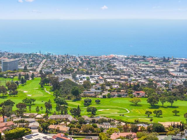 7330 Brodiaea Way, La Jolla CA: https://media.crmls.org/mediaz/e2b5dad4-8fd2-468a-a5bf-35c75d92c3e4.jpg
