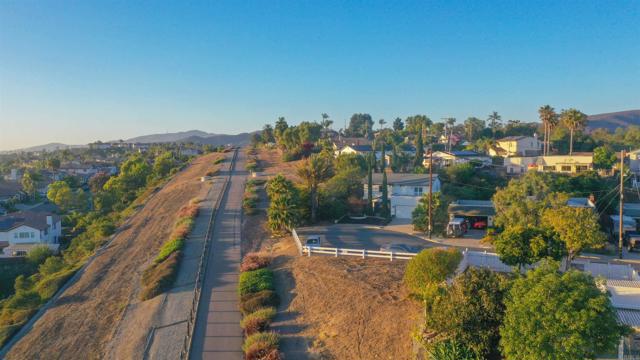 1682 Saddlehorn Drive, San Marcos CA: https://media.crmls.org/mediaz/e2b6ad2c-5f3a-4193-9426-04b977eb2d40.jpg