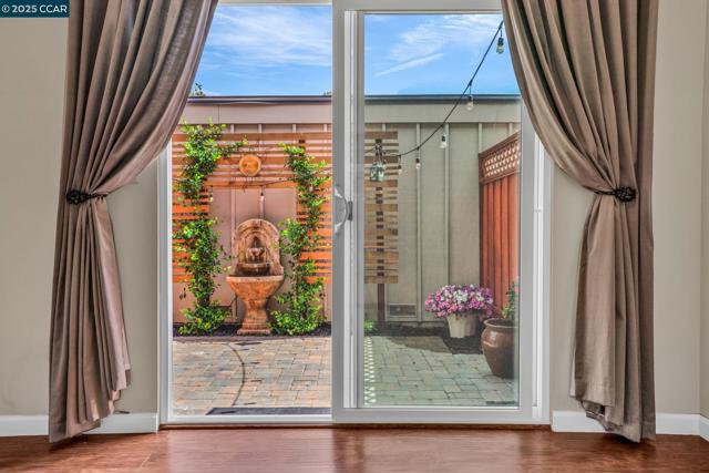 1430 Tampico Pl, Walnut Creek CA: https://media.crmls.org/mediaz/e2b6e662-06f8-4ae9-9aa8-04f539f775e7.jpg