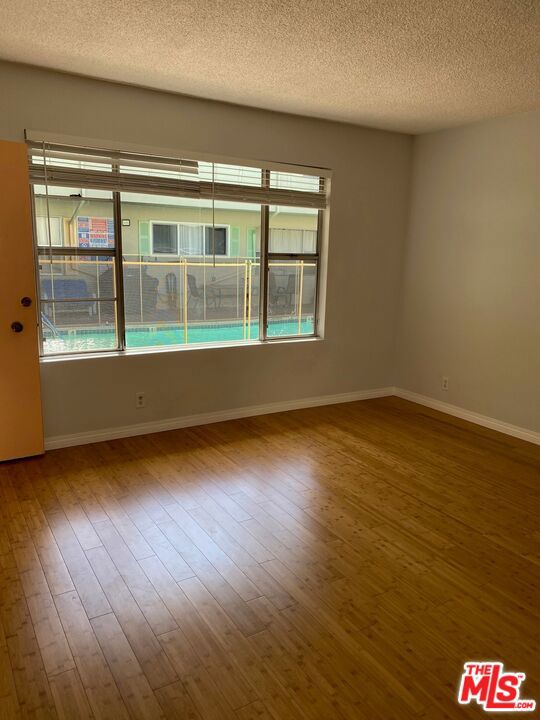 11829 Kiowa Avenue, Los Angeles CA: https://media.crmls.org/mediaz/e2b6eeef-4fce-489b-a845-0c9a0a5fe3dd.jpg