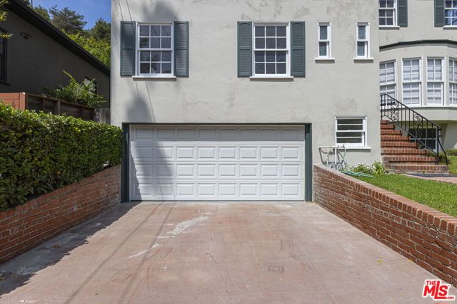 2547 Canyon Drive, Los Angeles CA: https://media.crmls.org/mediaz/e2b6f088-9c45-4f24-af78-9742484b1c4e.jpg