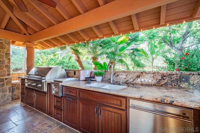 15397 Rock Creek Ln, El Cajon CA: https://media.crmls.org/mediaz/e2b6f66f-de6a-40a4-80db-8609546ba8b6.jpg