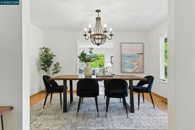 575 Old Orchard Dr, Danville CA: https://media.crmls.org/mediaz/e2b87b47-adcb-48c0-b075-9de1ceda9171.jpg
