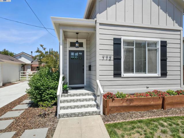 772 Mcleod St, Livermore CA: https://media.crmls.org/mediaz/e2b87cf4-704f-4ce0-94f3-ef00ed3076d8.jpg