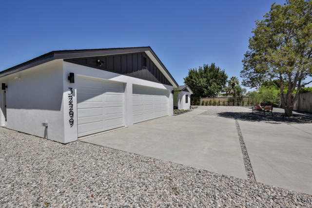 32299 Whispering Palms Trail, Cathedral City CA: https://media.crmls.org/mediaz/e2b8c647-be12-4ca4-916b-b9209534bee7.jpg