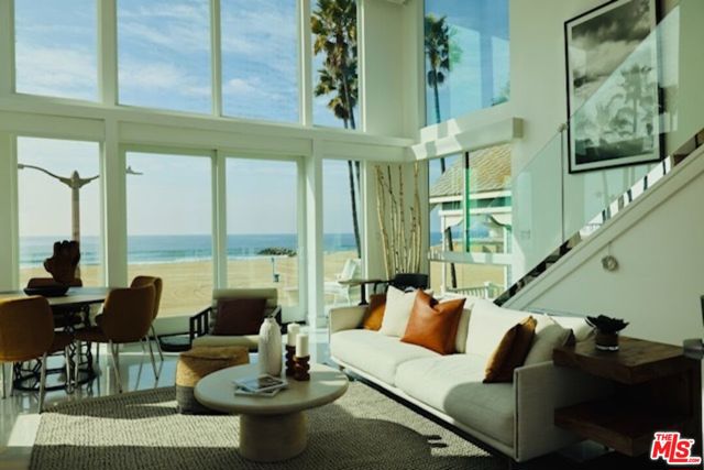 2419 Ocean Front Walk, Venice CA: https://media.crmls.org/mediaz/e2b8f010-81d5-424a-a96a-1ecab7b34291.jpg