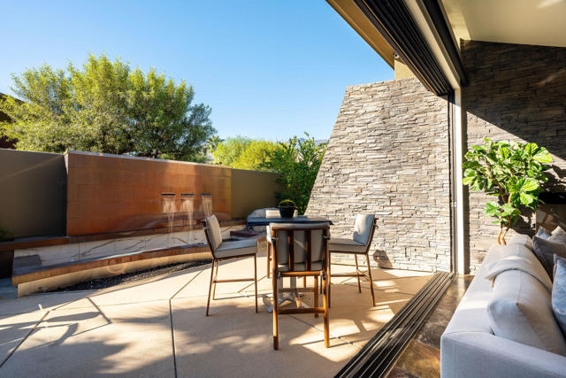 335 Patel Place, Palm Springs CA: https://media.crmls.org/mediaz/e2b9c990-1a66-4888-a44b-d8317bebcb10.jpg