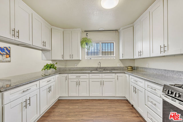 433 E 97th Street, Los Angeles CA: https://media.crmls.org/mediaz/e2ba1385-dee1-453c-89f9-409cc8412749.jpg