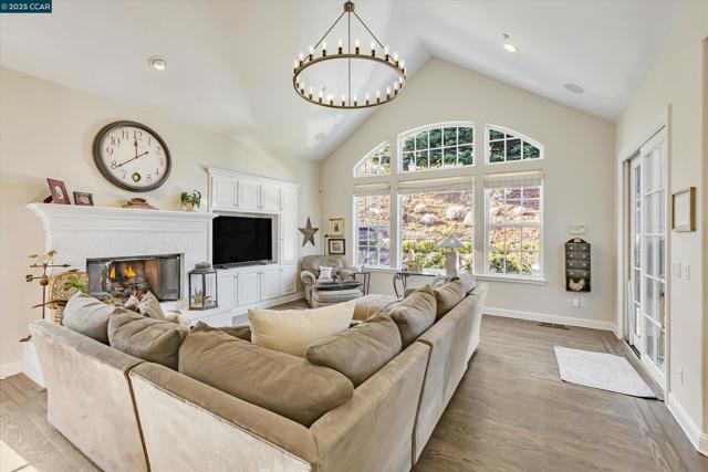 Image 9 of 49 For 526 Justin Morgan Dr