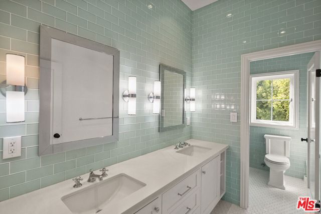 516 Lincoln Boulevard, Santa Monica CA: https://media.crmls.org/mediaz/e2ba9de8-4c95-434b-bac7-f3d02efb77ae.jpg