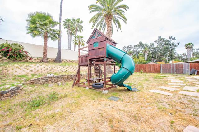 829 Warmlands Avenue, Vista CA: https://media.crmls.org/mediaz/e2bb1c98-809e-430f-b959-c95901aad6ef.jpg