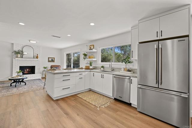 752 Quiet Place, Escondido CA: https://media.crmls.org/mediaz/e2bbd53e-4872-43a2-a617-fc8fa5d3dceb.jpg