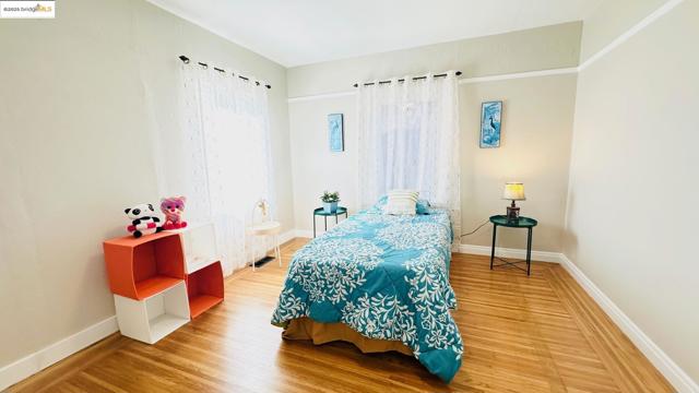840 Key Route Blvd, Albany CA: https://media.crmls.org/mediaz/e2bc100e-ad22-4b05-be3a-3644c38083ca.jpg