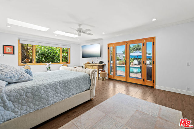 16582 Calneva Drive, Encino CA: https://media.crmls.org/mediaz/e2bcc4b3-65da-4823-a5b4-ea2299364076.jpg