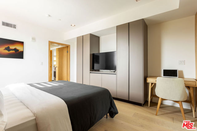 547 N Sweetzer Avenue, West Hollywood CA: https://media.crmls.org/mediaz/e2bce0ae-fd2b-4a88-a8d9-8a53e89bd849.jpg