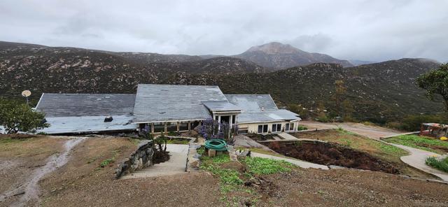 19832 Japatul Rd, Alpine CA: https://media.crmls.org/mediaz/e2bce507-4b1d-412b-978e-bee3c0af1538.jpg