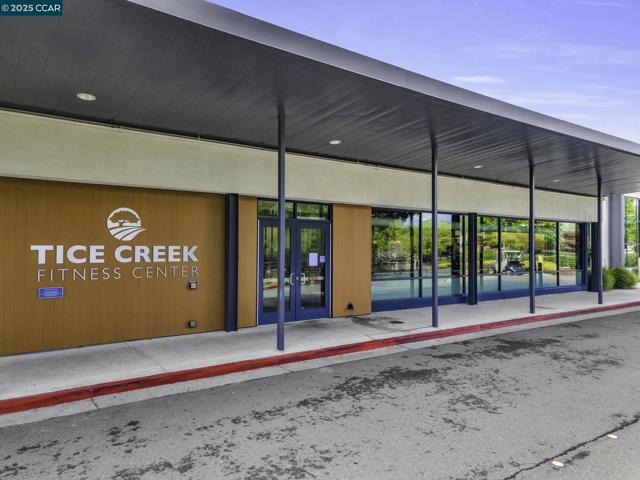 1200 Leisure Ln, Walnut Creek CA: https://media.crmls.org/mediaz/e2be4ba1-7db2-46a5-987b-9c7b3b37355e.jpg